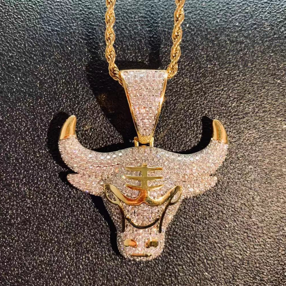 跨境货源嘻哈微镶锆石双色个性牛头嘻哈吊坠电镀男士项链