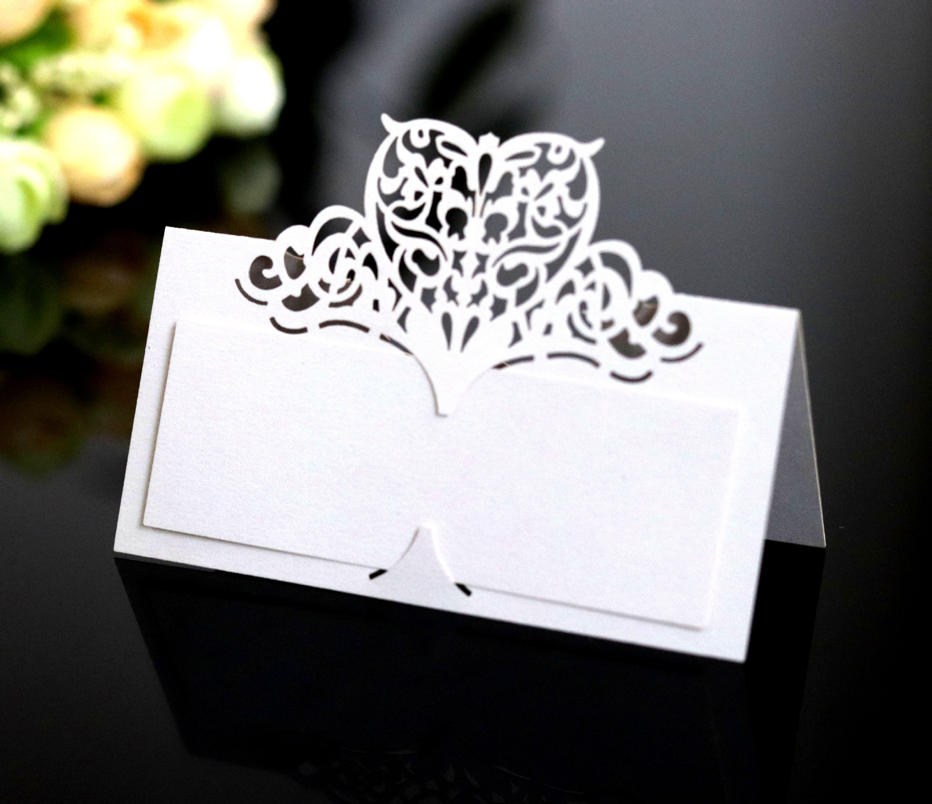 欧式结婚席位卡 爱心卡片激光镂空纸桌卡 座位牌卡姓名座次卡批发