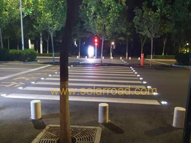 人行横道警示灯加配同步道钉灯智能人行斑马线