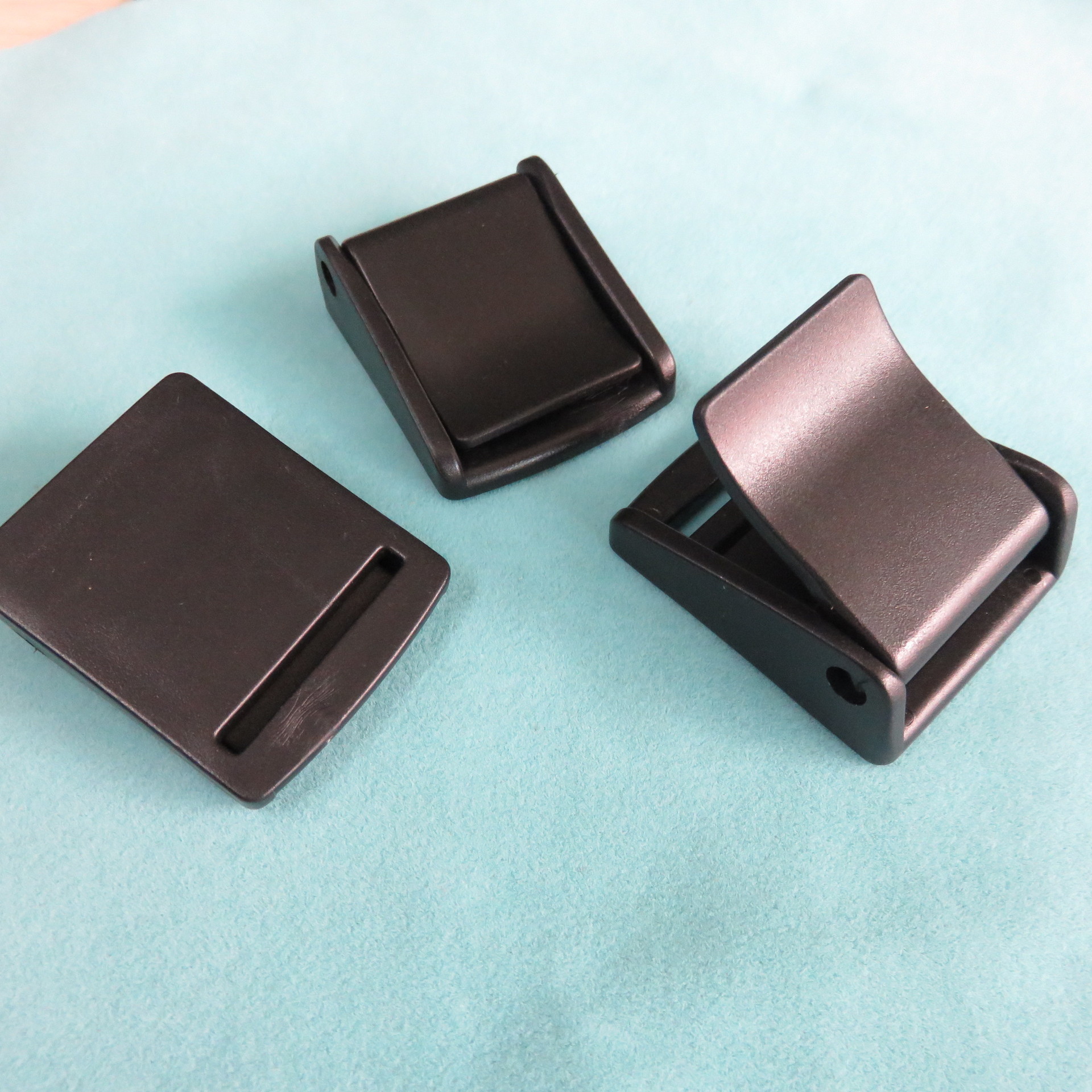 厂家直销塑料压扣 黑色塑料安全带 调节扣 箱包配件卡扣 皮带扣