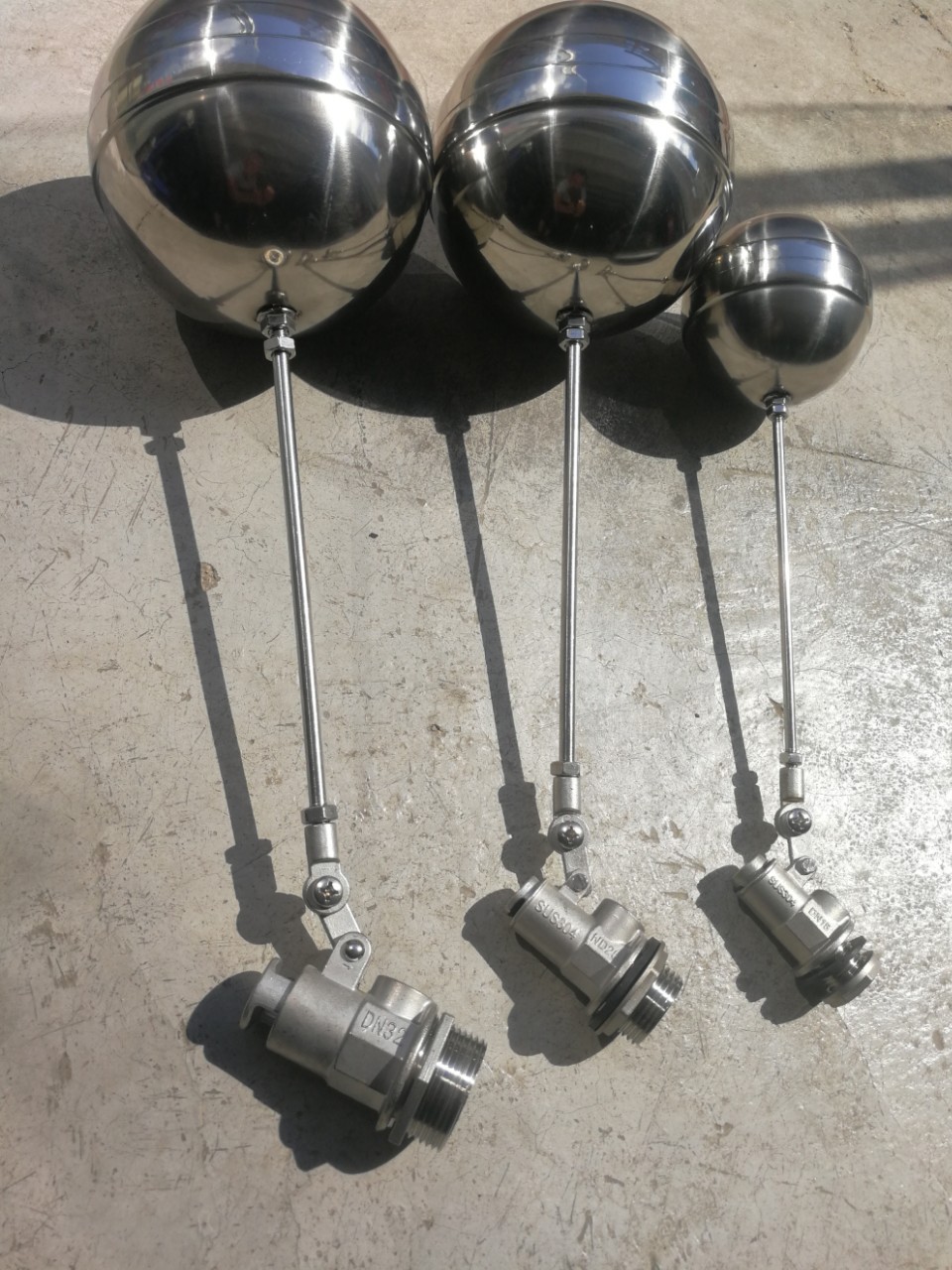 不锈钢304浮球阀 可调节浮球阀门4分6分水位控制阀浮球液位控制阀