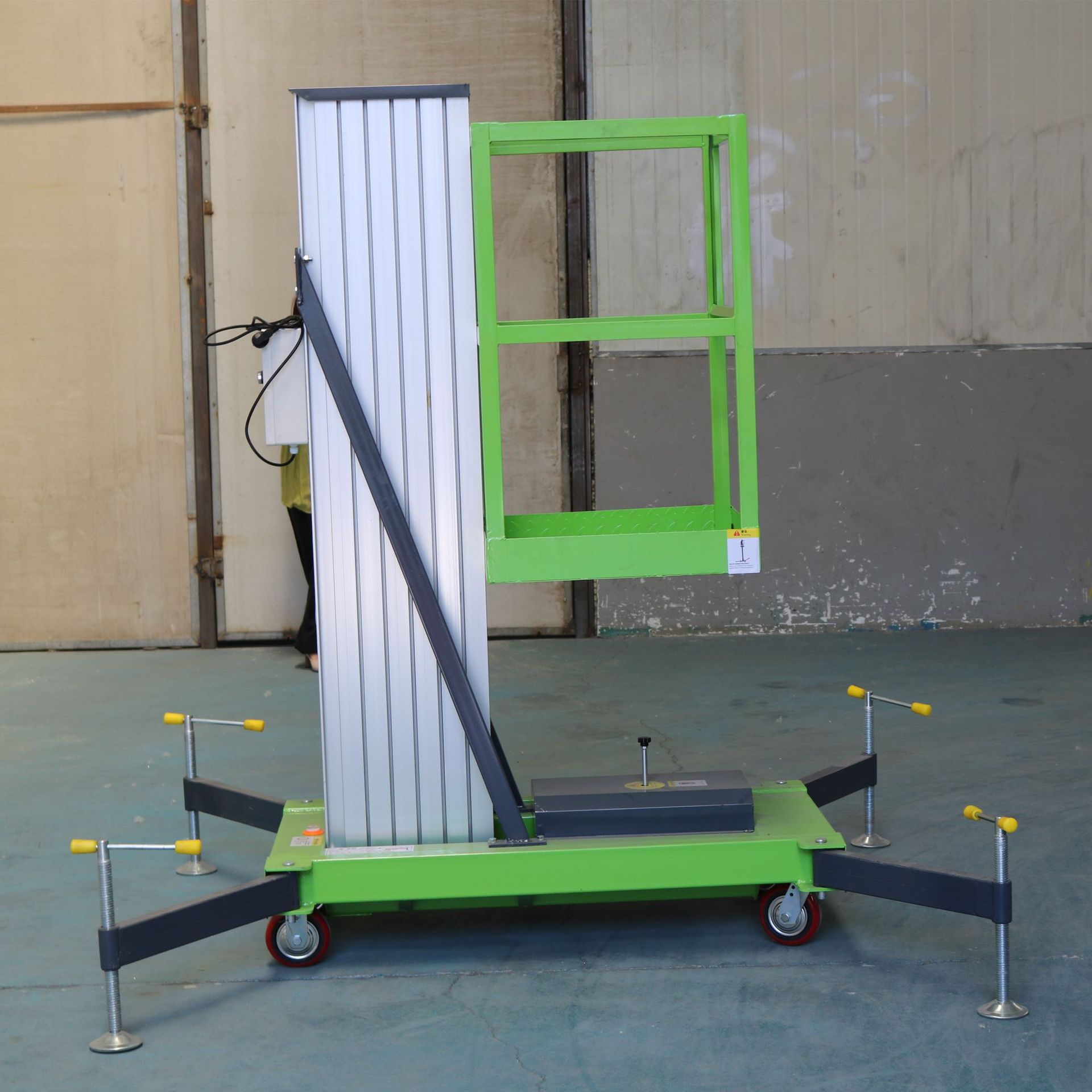 当天发货单柱双柱铝合金升降机移动式液压升降平台小型电动伸缩梯