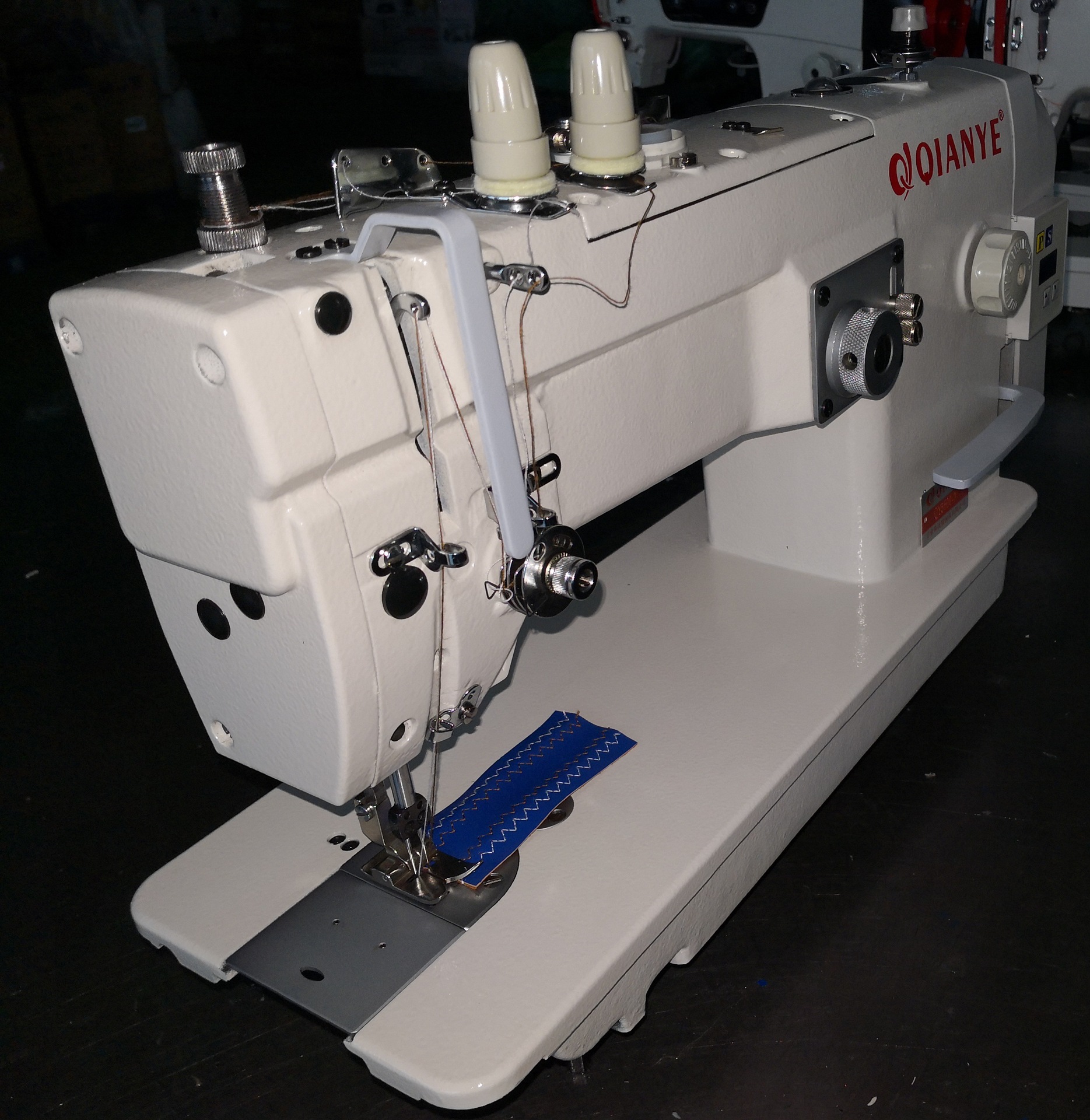 人字车大旋梭曲折缝自动供油单双针1530三角针工业缝纫机厂家直销