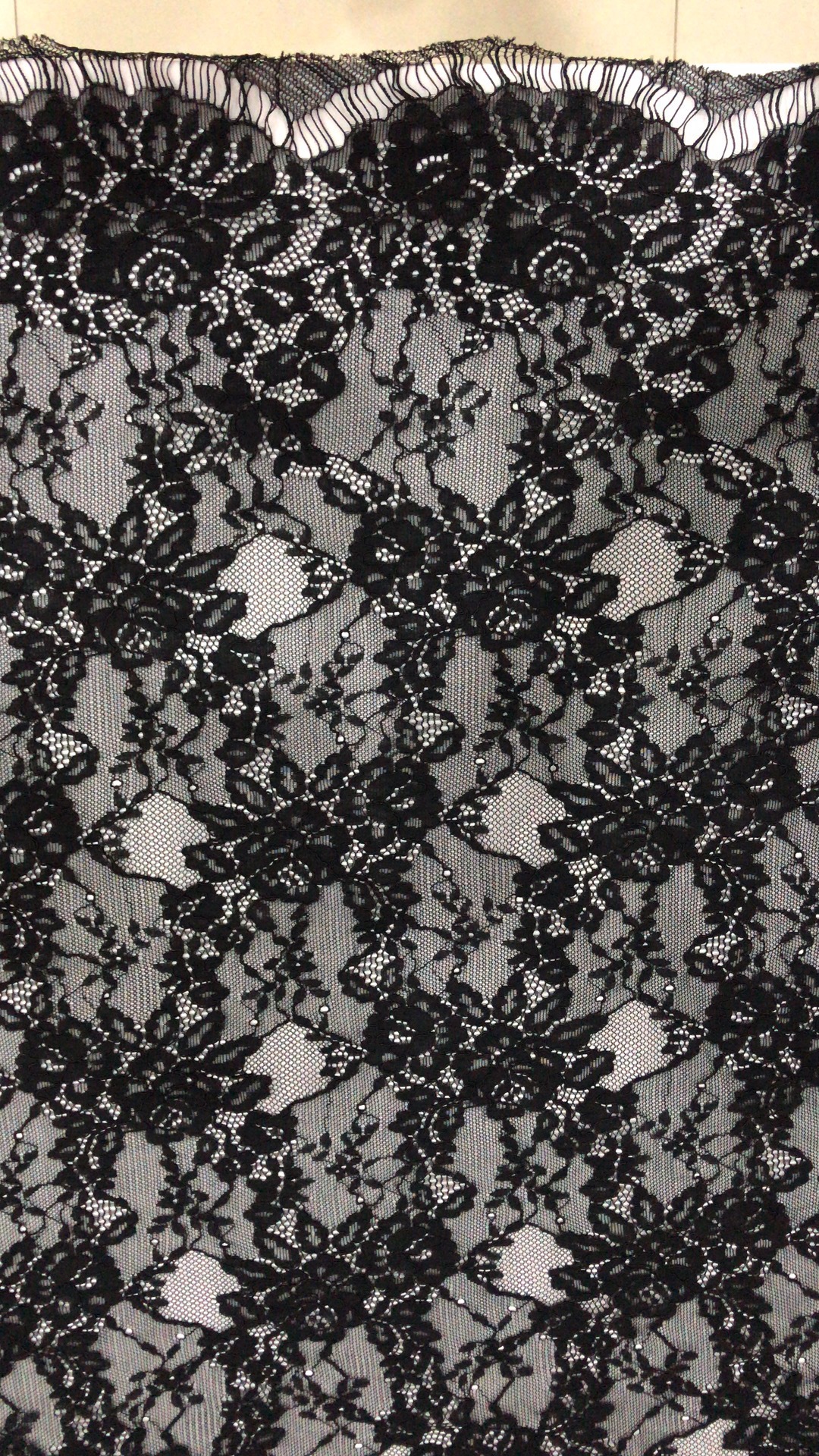 厂家直销股线蕾丝面料定位花蕾丝布料睫毛波浪边蕾丝网布面料定制