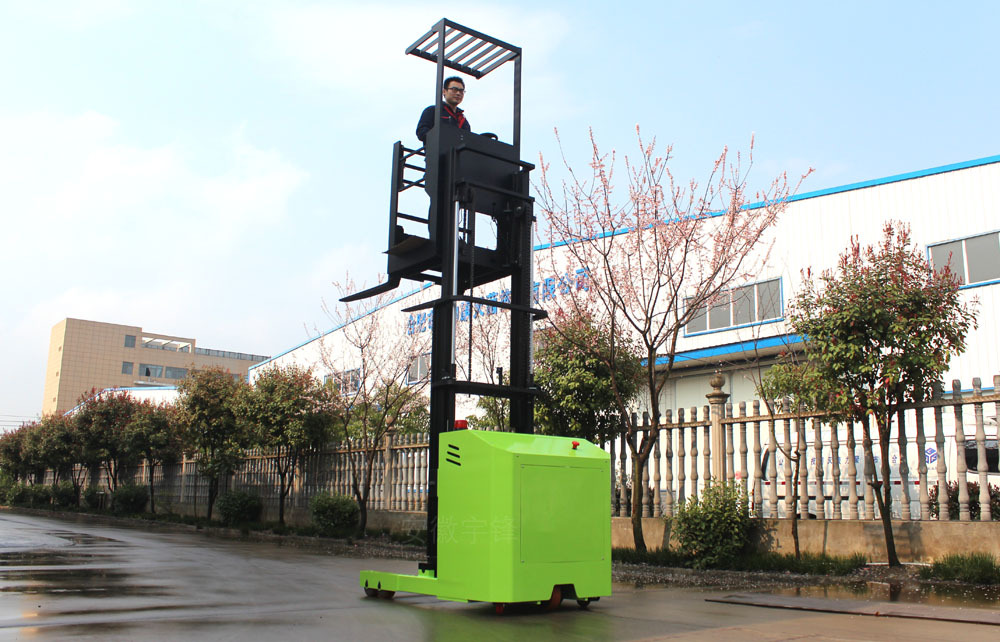 高货位拣选 对于高货位仓库中流量低,搬运慢的物资,则要求车辆能将