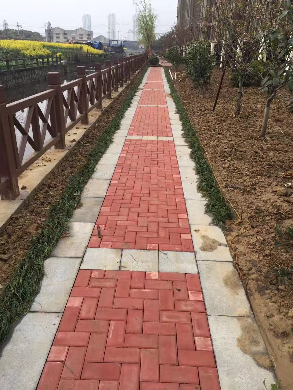 批发彩色荷兰砖市政道路水泥荷兰砖混凝土广场人行道公园面包砖