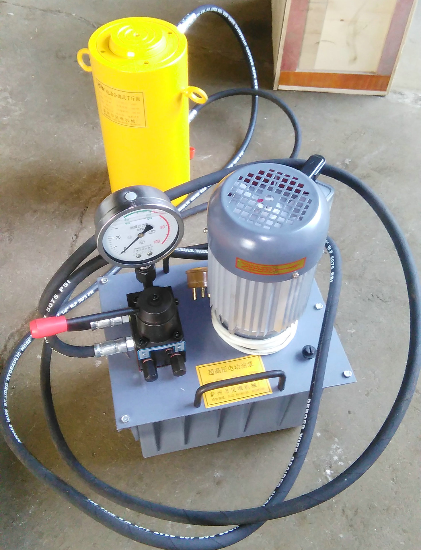 源头厂家直销电动液压千斤顶100t长行程分离式液压千斤顶三包一年