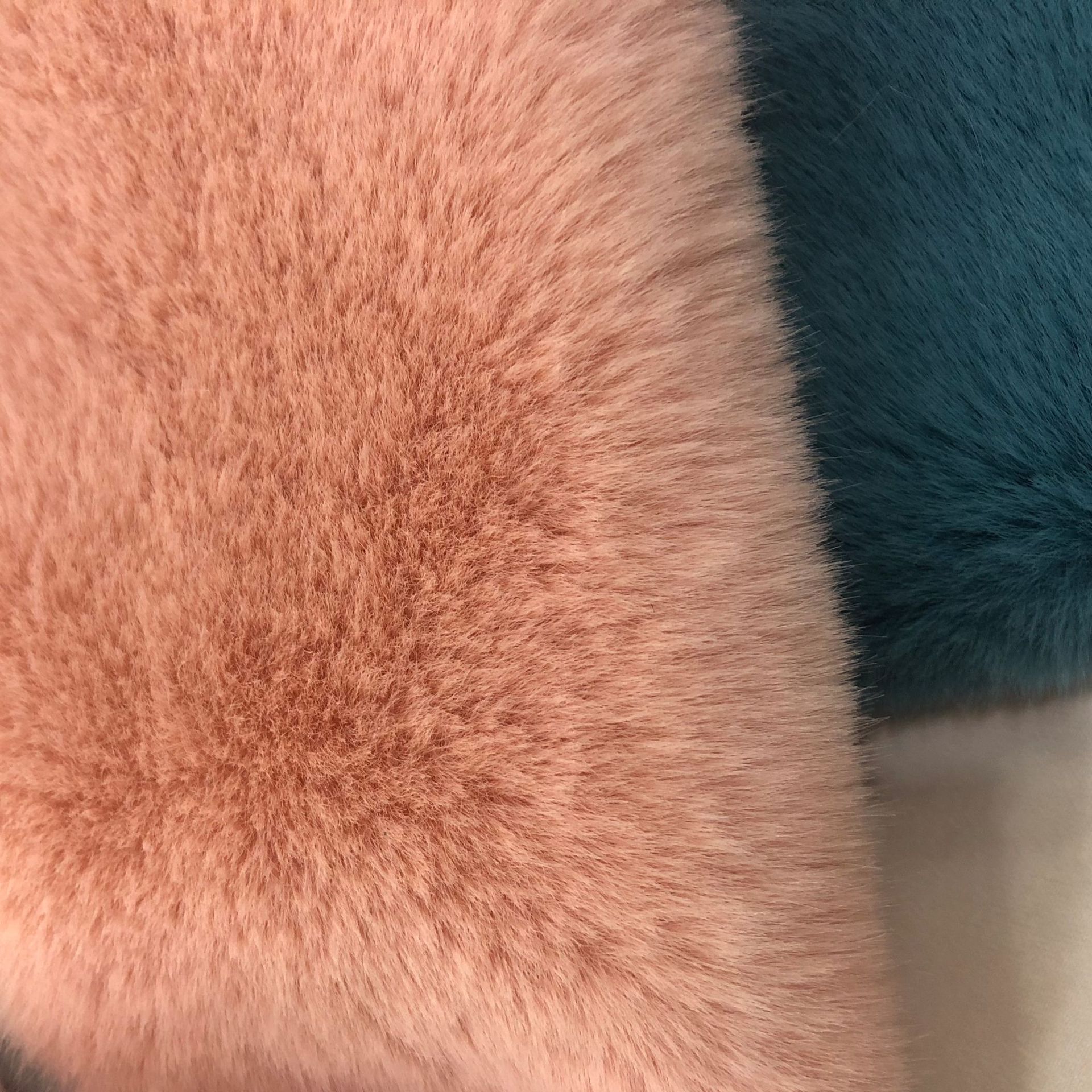 石狮现货高低毛兔毛人造毛皮皮草时尚围脖箱包1500克仿大兔毛面料