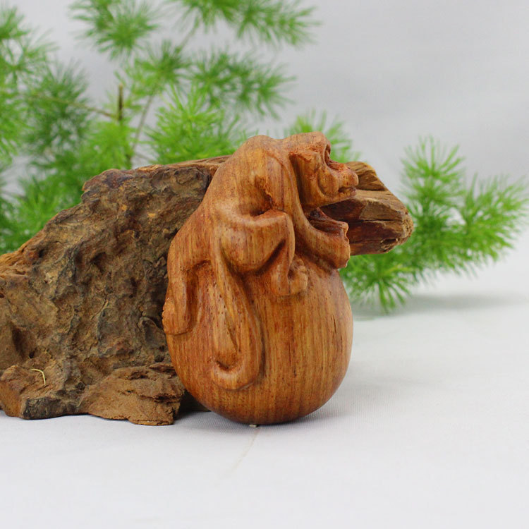 厂家生产批发 雕刻刺猬紫檀代代封侯手把件 木质工艺品