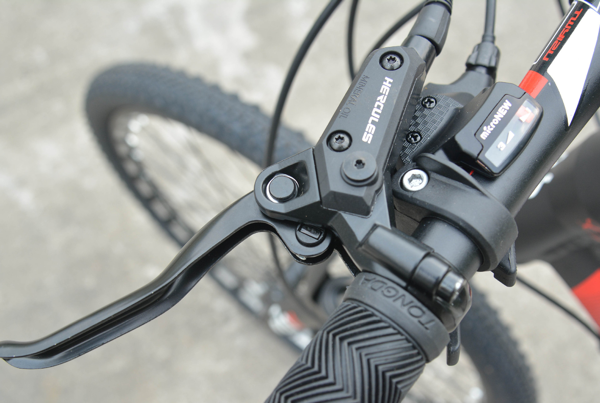 厂家直供山地自行车 亿族自行车26寸27速铝合金油刹 新品