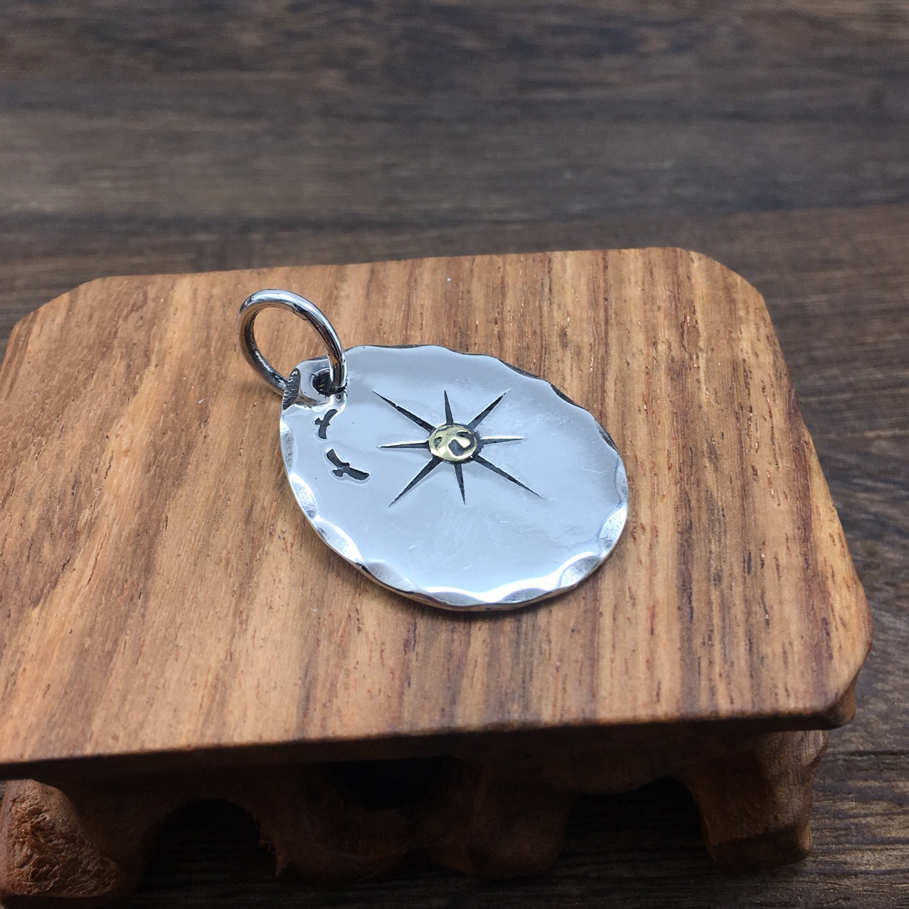 新品批发s925纯银吊坠goros太阳射线小盾牌男女韩版光面泰银项坠