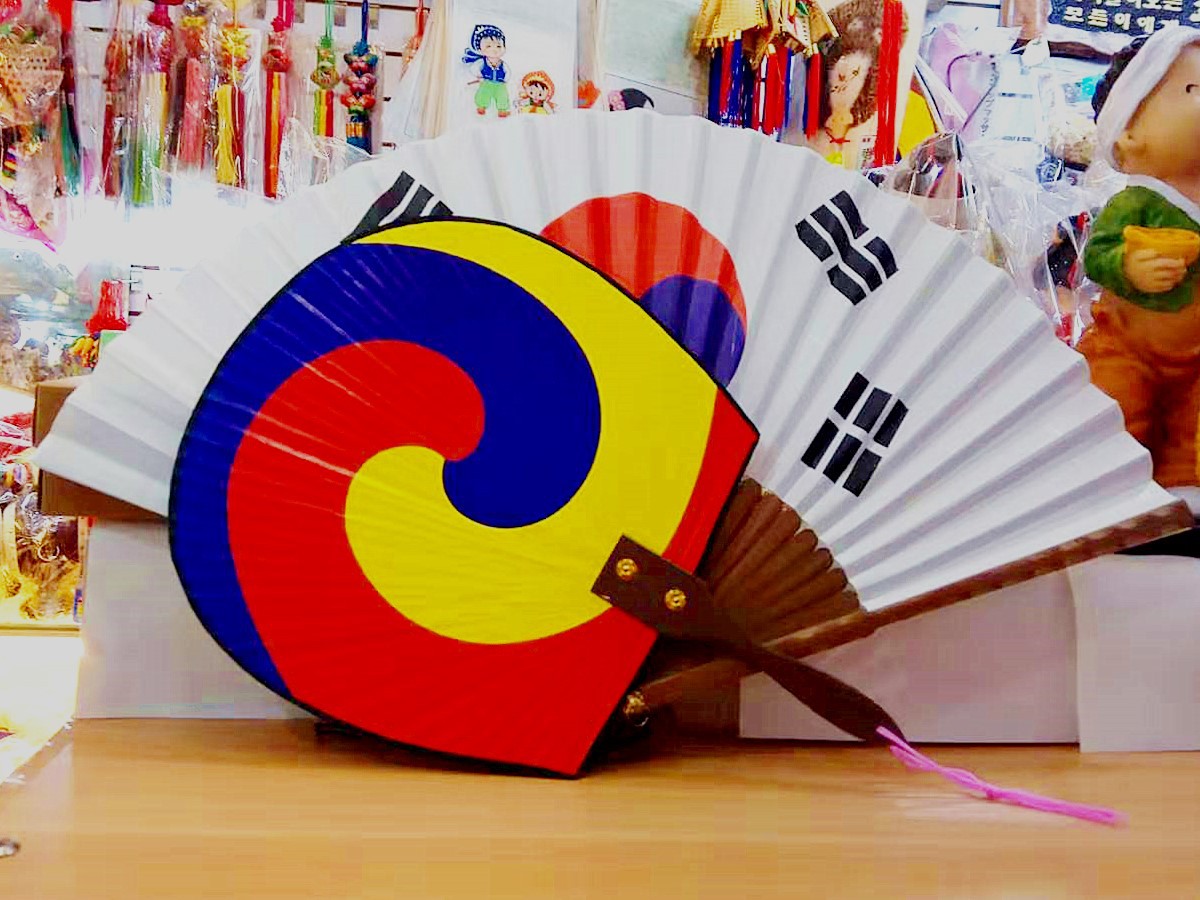 韩国太极扇子纸扇子朝鲜族民俗工艺品装饰扇校园活动礼品挂件挂饰