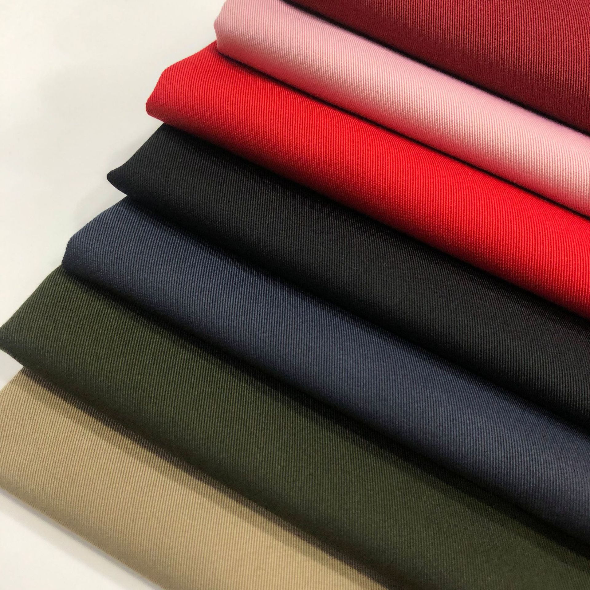 现货t400斜纹派克服面料 涤纶面料防水布 风衣面料 外套夹克面料