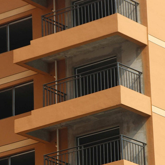 厂家供应品质款安全防护阳台护栏 市政小区喷塑锌钢阳台栏杆护栏