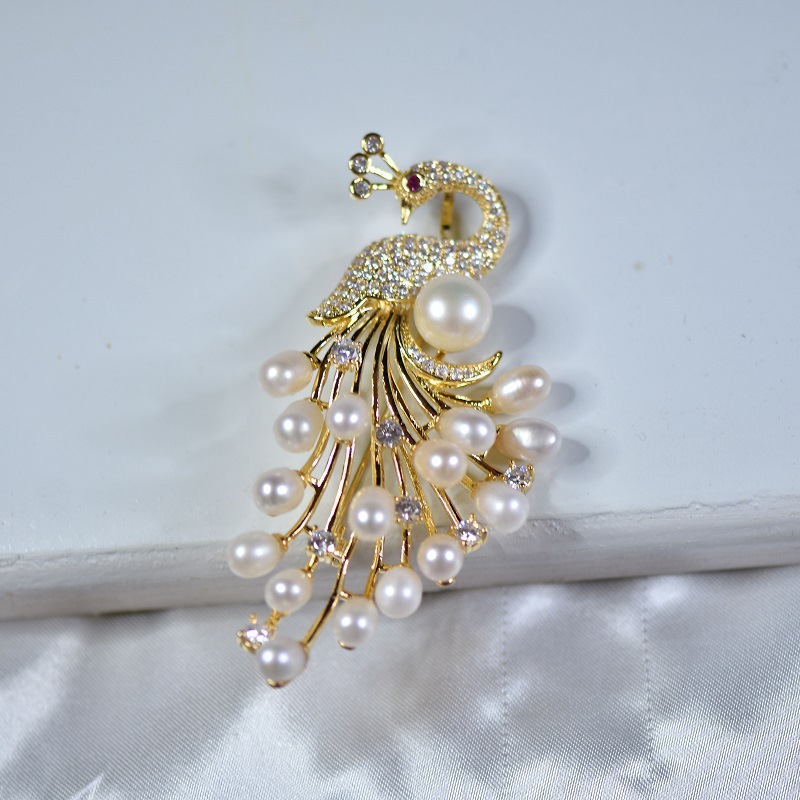 秋冬韩版衣饰天然淡水珍珠孔雀胸花源头工厂批发毛衣链胸针两用女