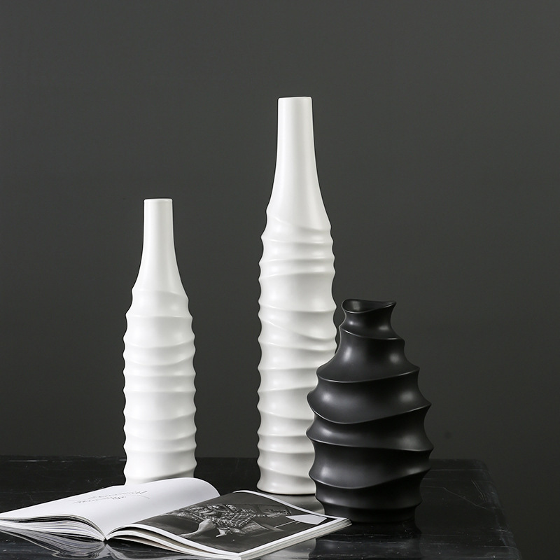 北欧家居 黑白色不规则条纹陶瓷花瓶摆件 客厅桌面插花器工艺品