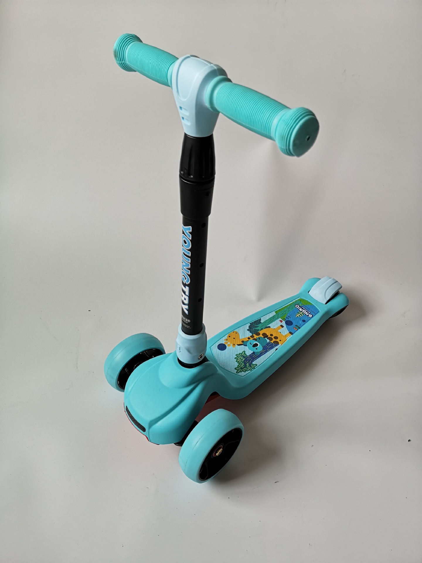 2019新款厂家直销一秒折叠扭扭滑板车2-8岁加宽大静音闪光轮