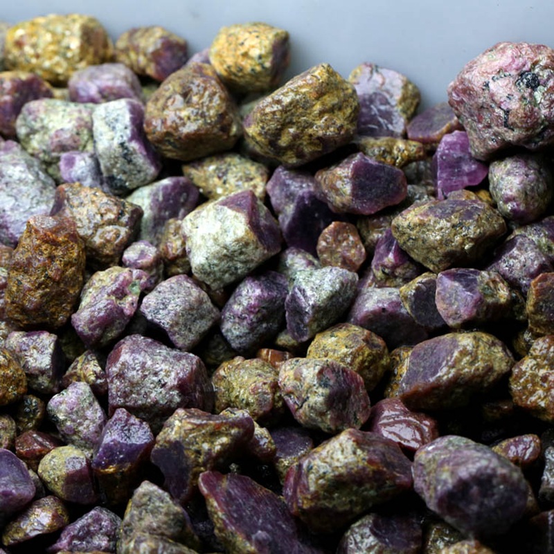 天然紫红宝石原石单晶体原料紫红刚玉矿物教学标本可直接加工