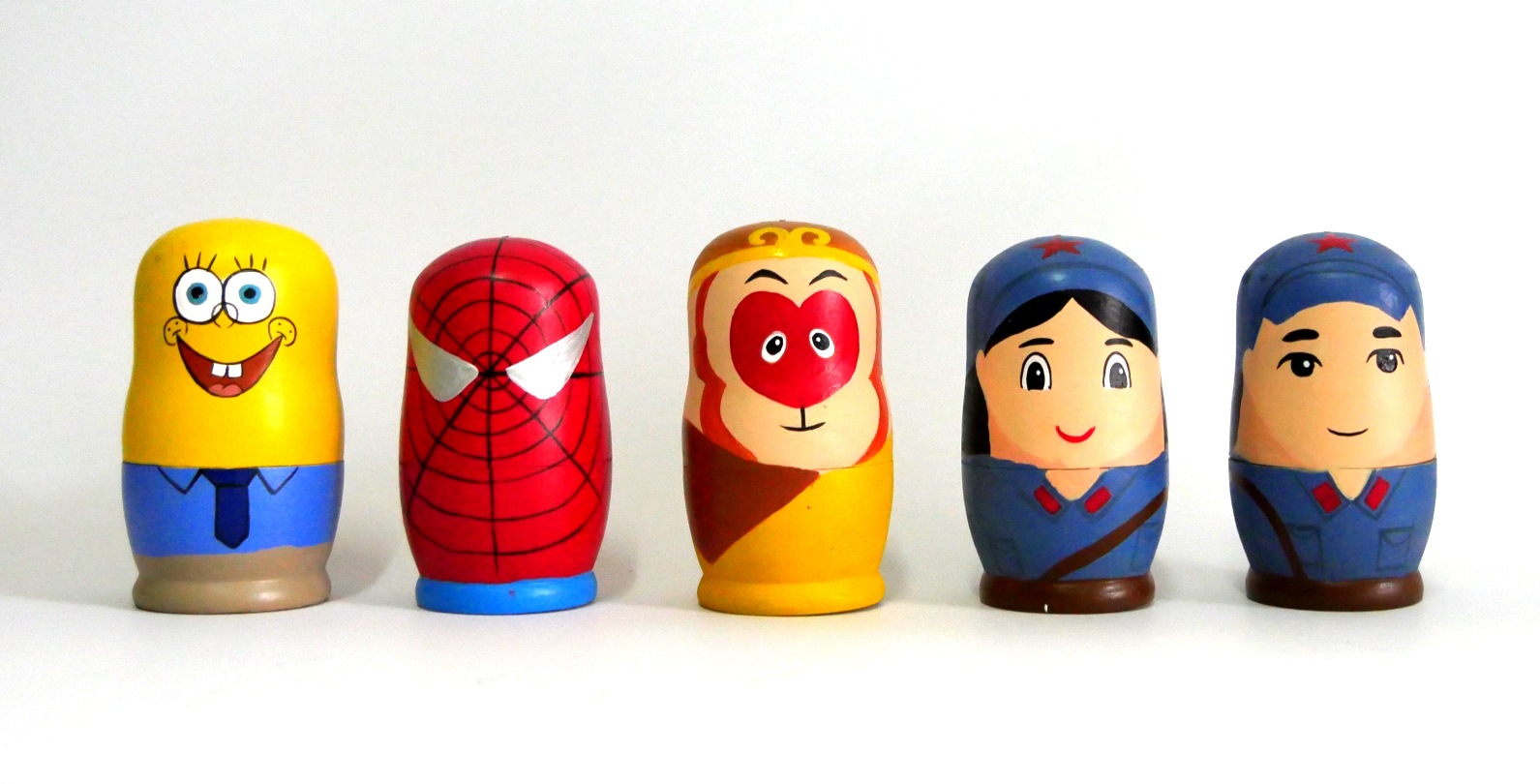厂家批发木制工艺品俄罗斯套娃动物卡通五层套娃手工绘制儿童玩具