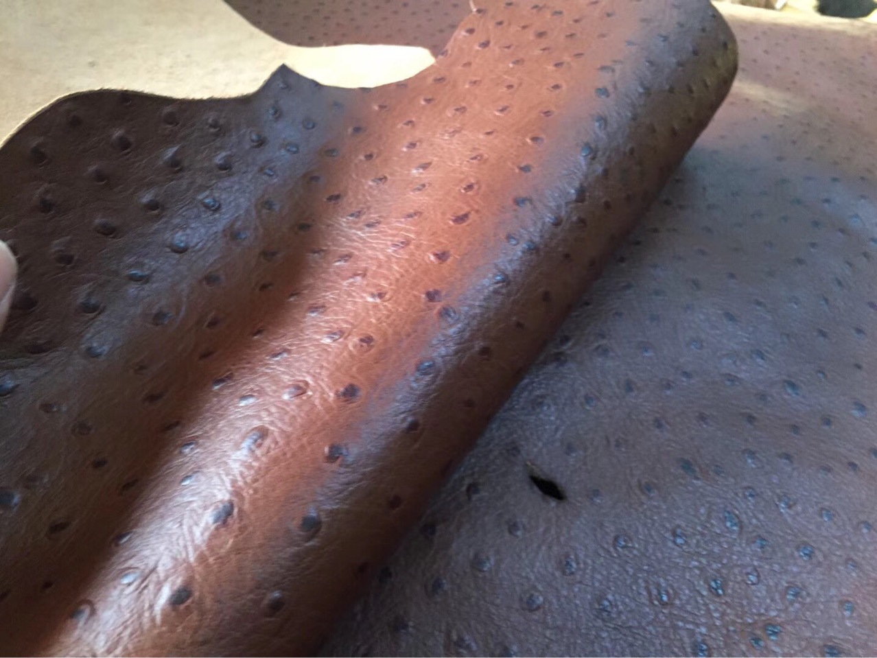 意大利进口棕色头层牛皮植鞣革鸵鸟纹 1.5mm 15/尺 真皮皮料