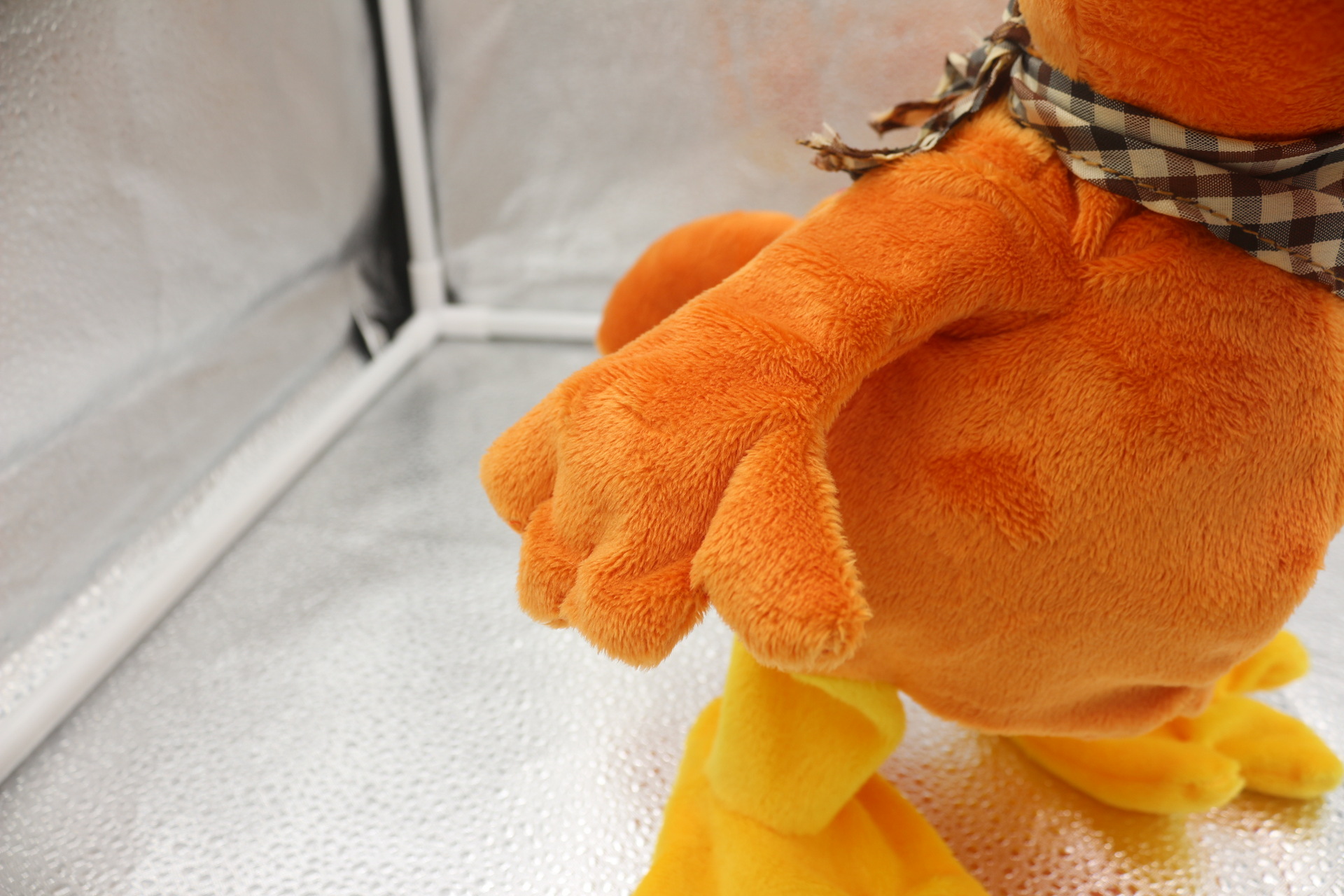 跨境新款厂家直销电动毛绒玩具 复活节鸡 拎脖子疯狂惨叫鸡拍翅膀