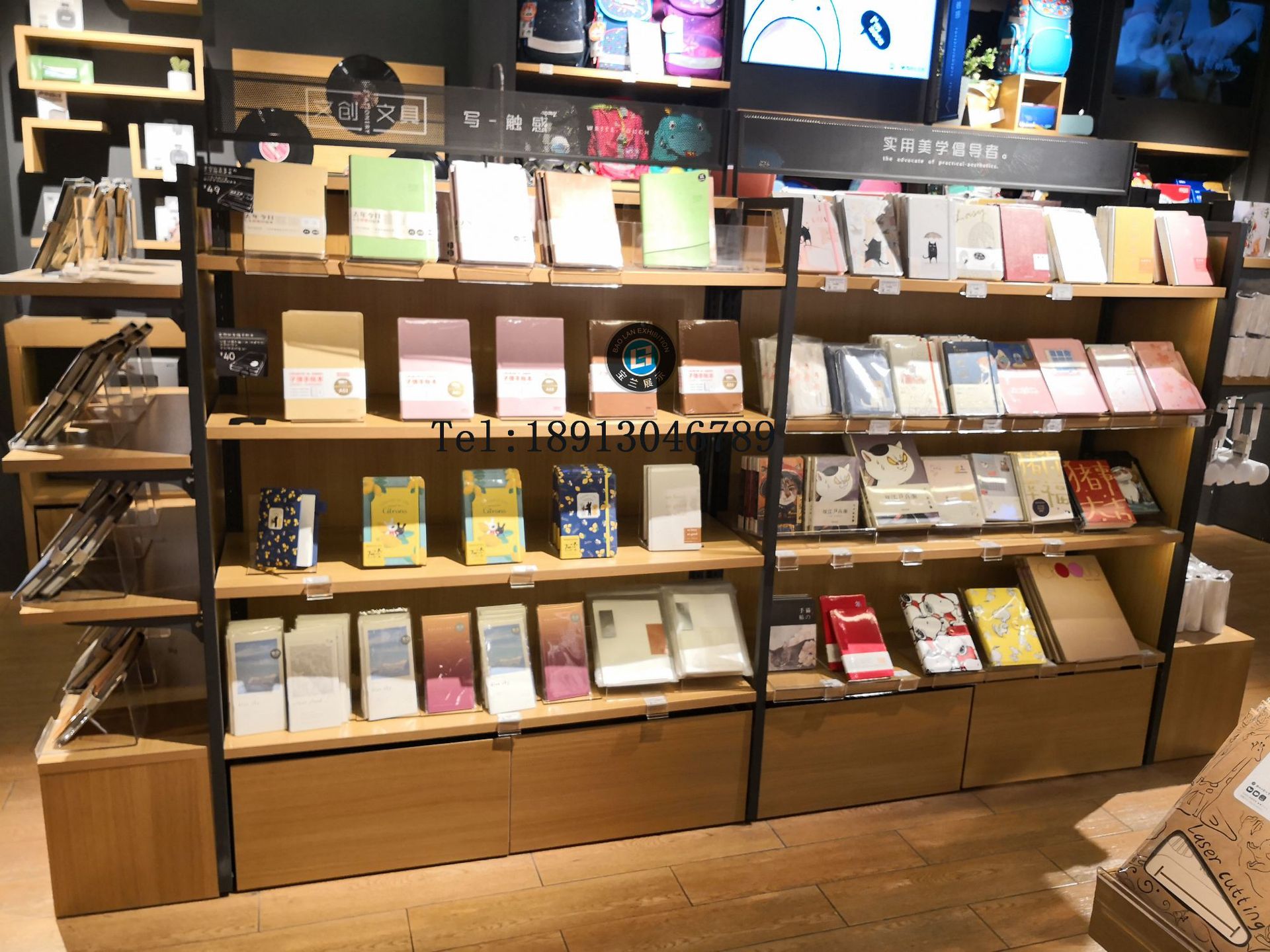 商场饰品店杂物社新款设计网红伴手礼饰品柜台定制店铺设计柜台