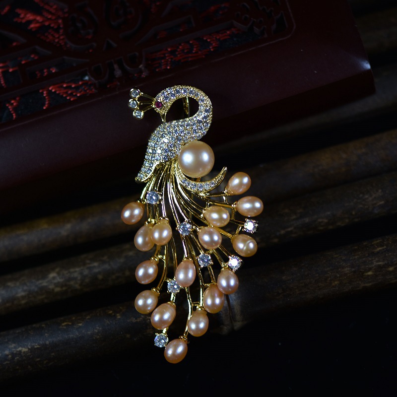 秋冬韩版衣饰天然淡水珍珠孔雀胸花源头工厂批发毛衣链胸针两用女