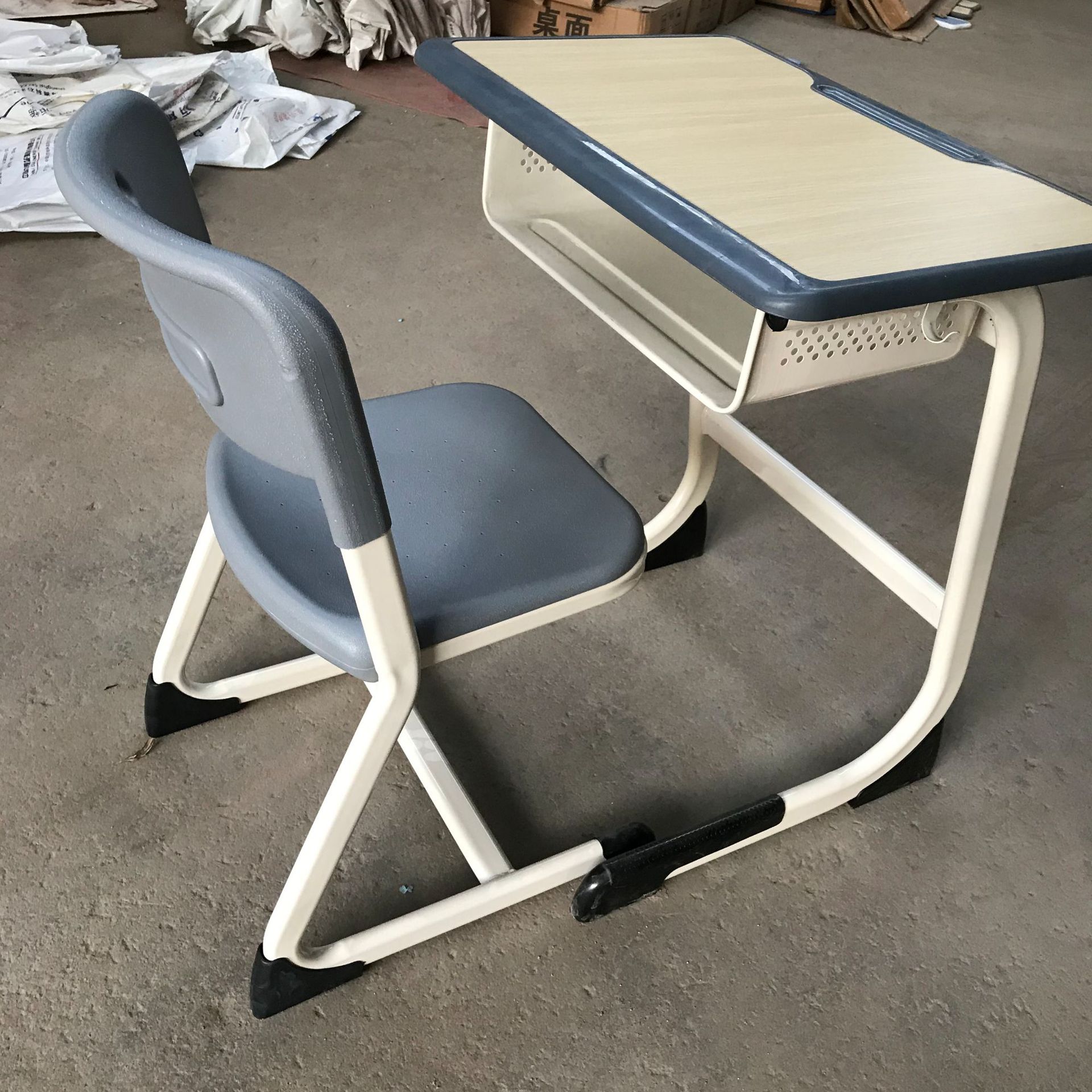 厂家直供单双人c型课桌椅学校培训班辅导班学习桌批发可定制