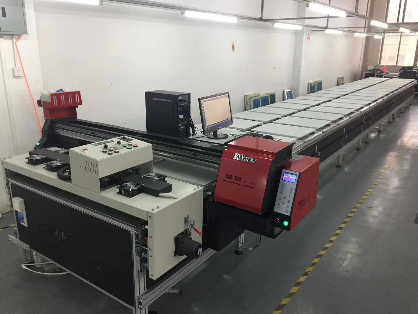 酷印四喷头数码跑台印花机 数码直喷无限长 服装印花 机器厂家