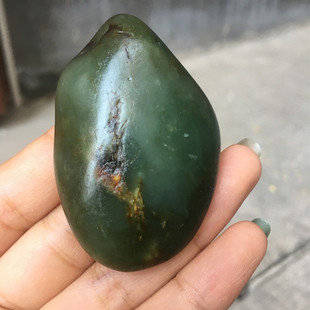 天然新疆和田玉 俏色黄皮水草沁 浅碧玉 籽料 原石 把件 配送证书