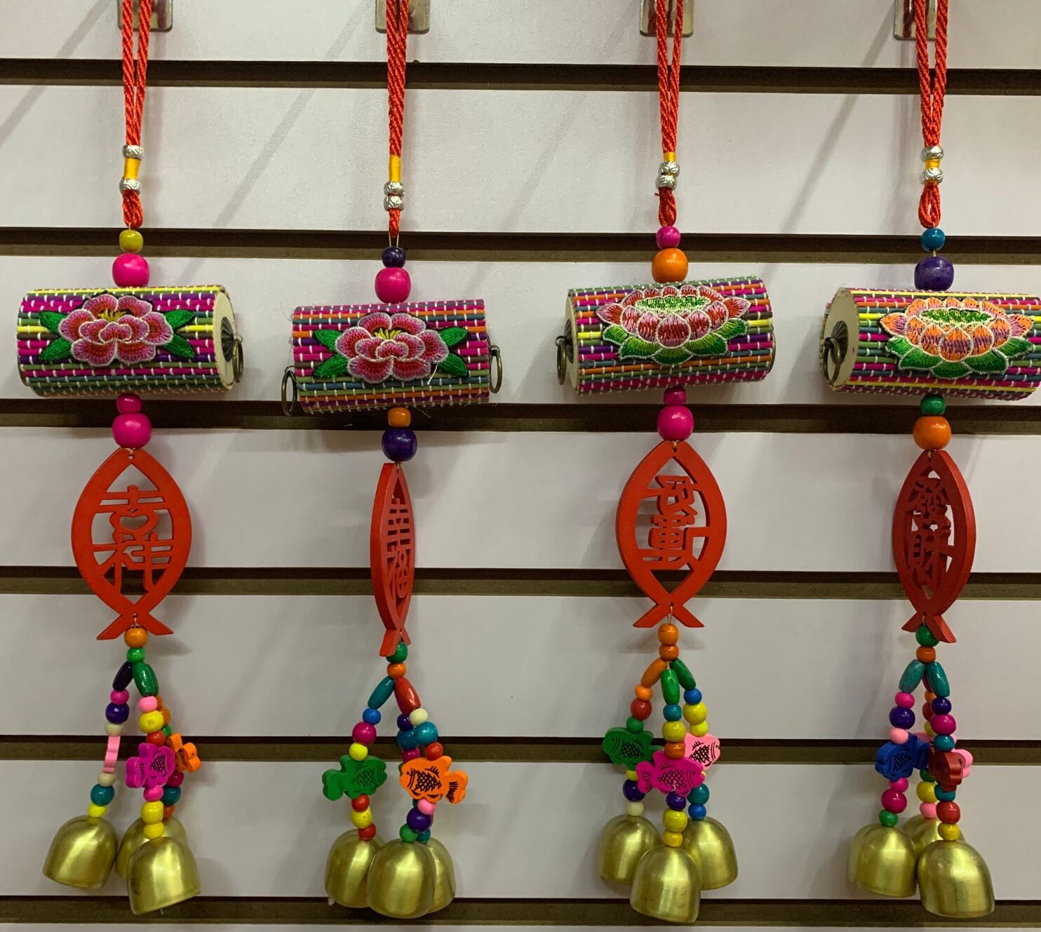 云南民族特色工艺品丽江东巴风铃挂件 竹编彩鼓红鱼片三铃