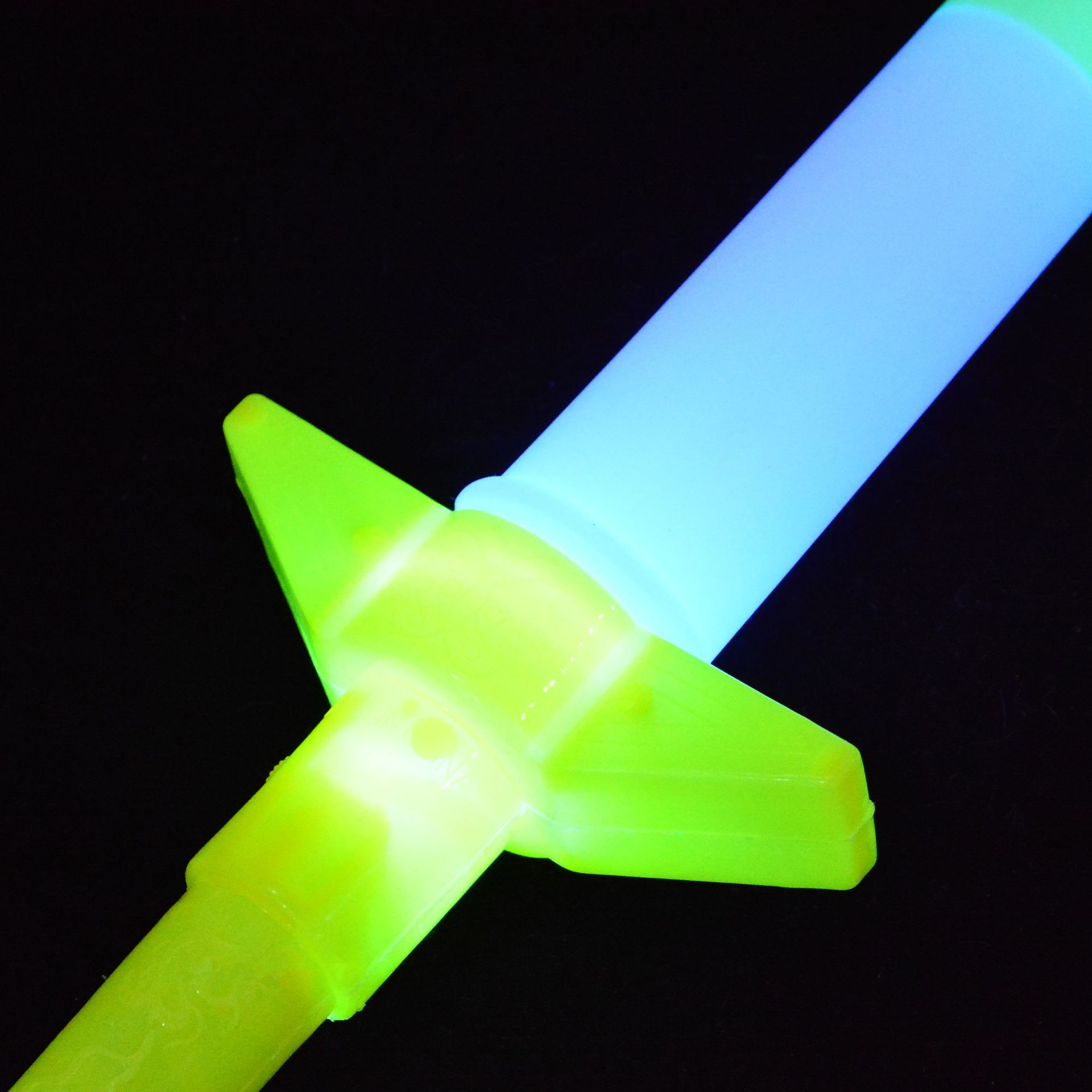 地摊热卖四节棒 儿童发光玩具伸缩发光棒荧光棒led闪光棒厂家直销