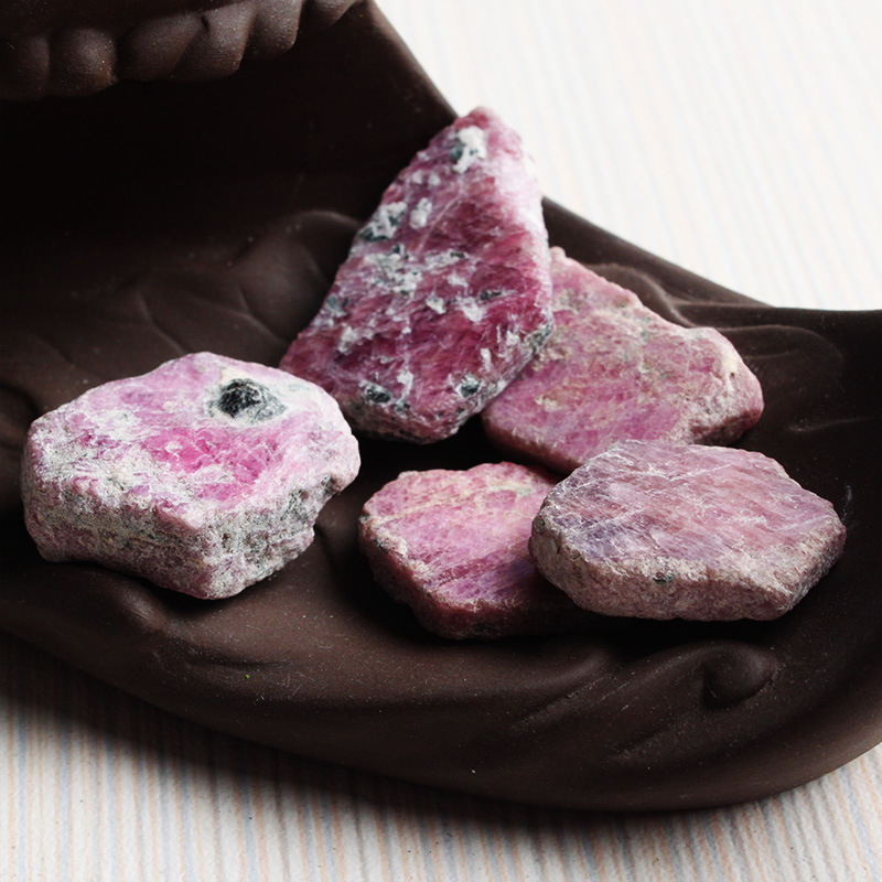 安居水晶原石天然红刚玉摆件矿石标本裸石能量石宝石