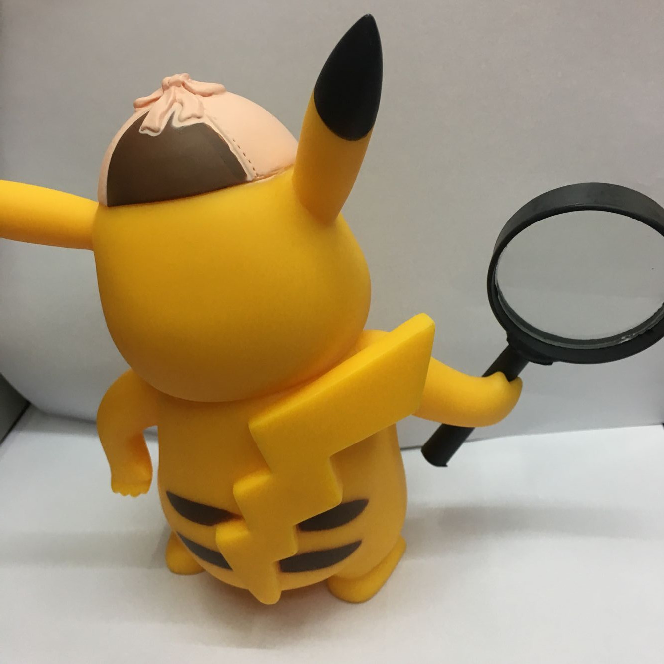 宠物小精灵口袋妖怪 皮卡丘 比卡丘拿放大镜 戴猎帽 盒装手办摆件