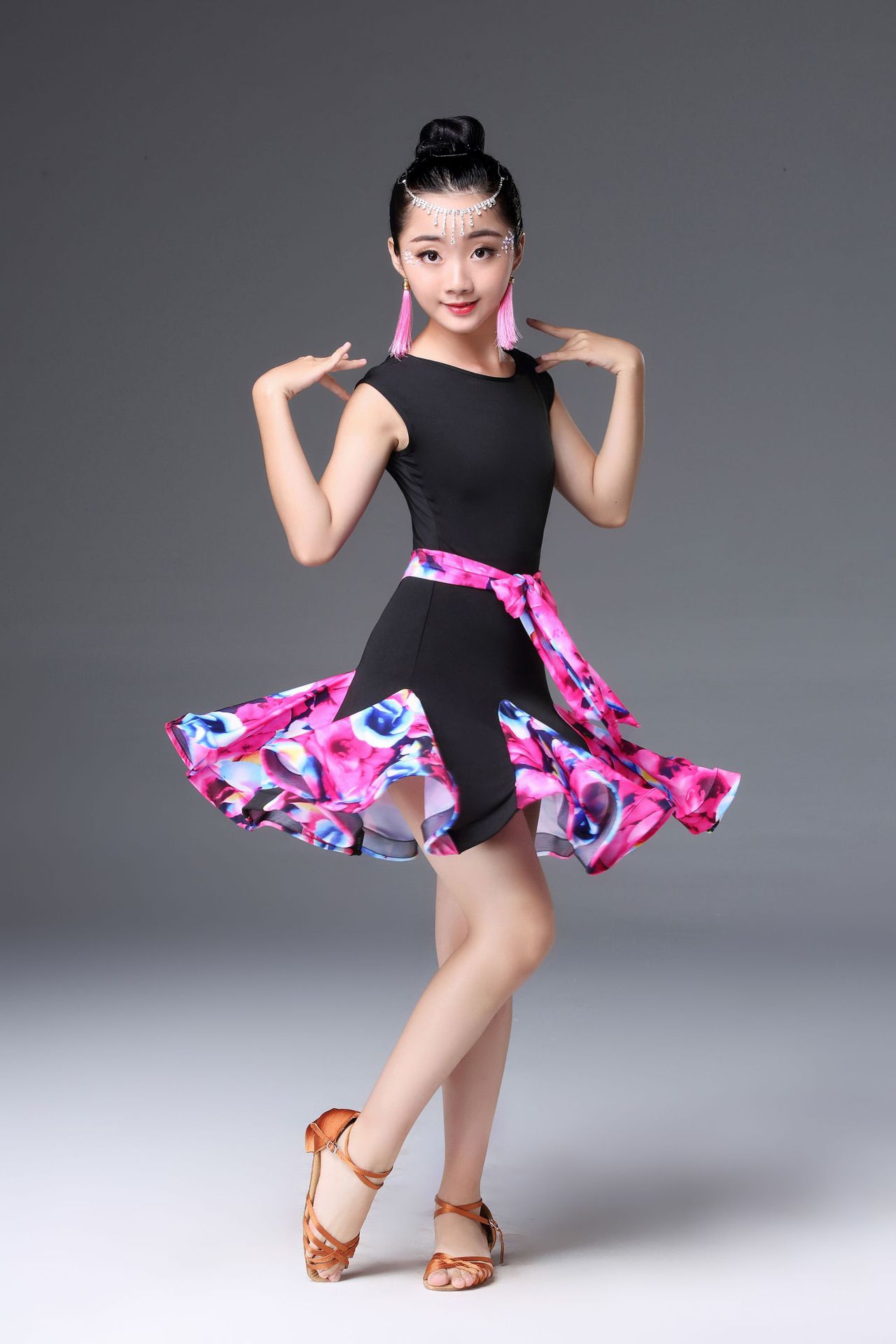 新款拉丁舞练功服女儿童比赛考级服蹈练习裙专业大摆裙演出服夏季