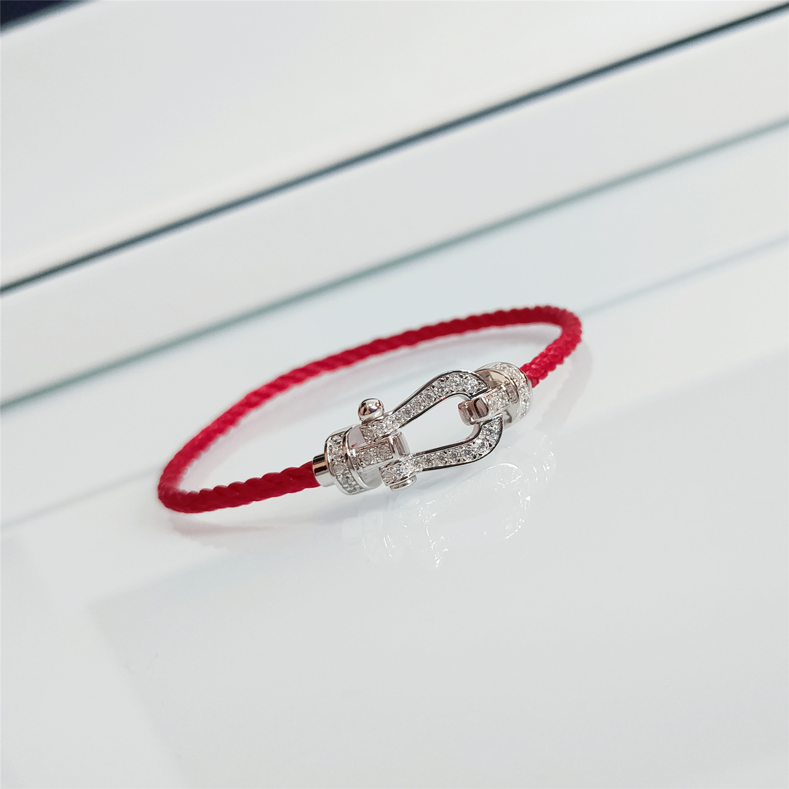 马蹄扣红绳手链 s925银时尚本命年小号镶钻红色绳子玫瑰金色手饰