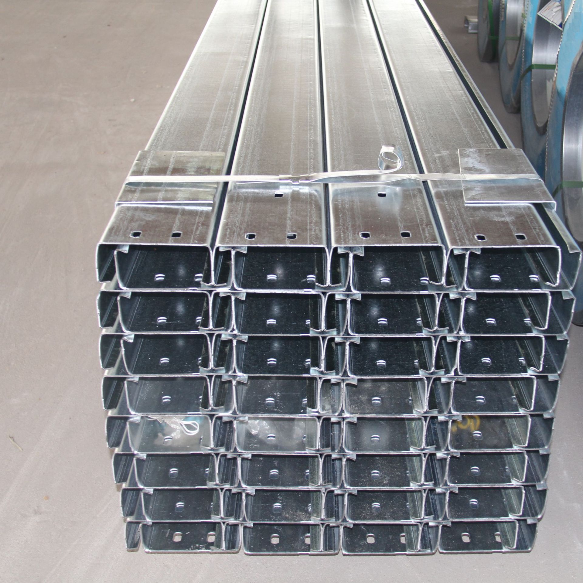 山东镀锌c型钢 c型钢 q345b 锰黑c型钢 免费打孔 长度可定-阿里巴巴