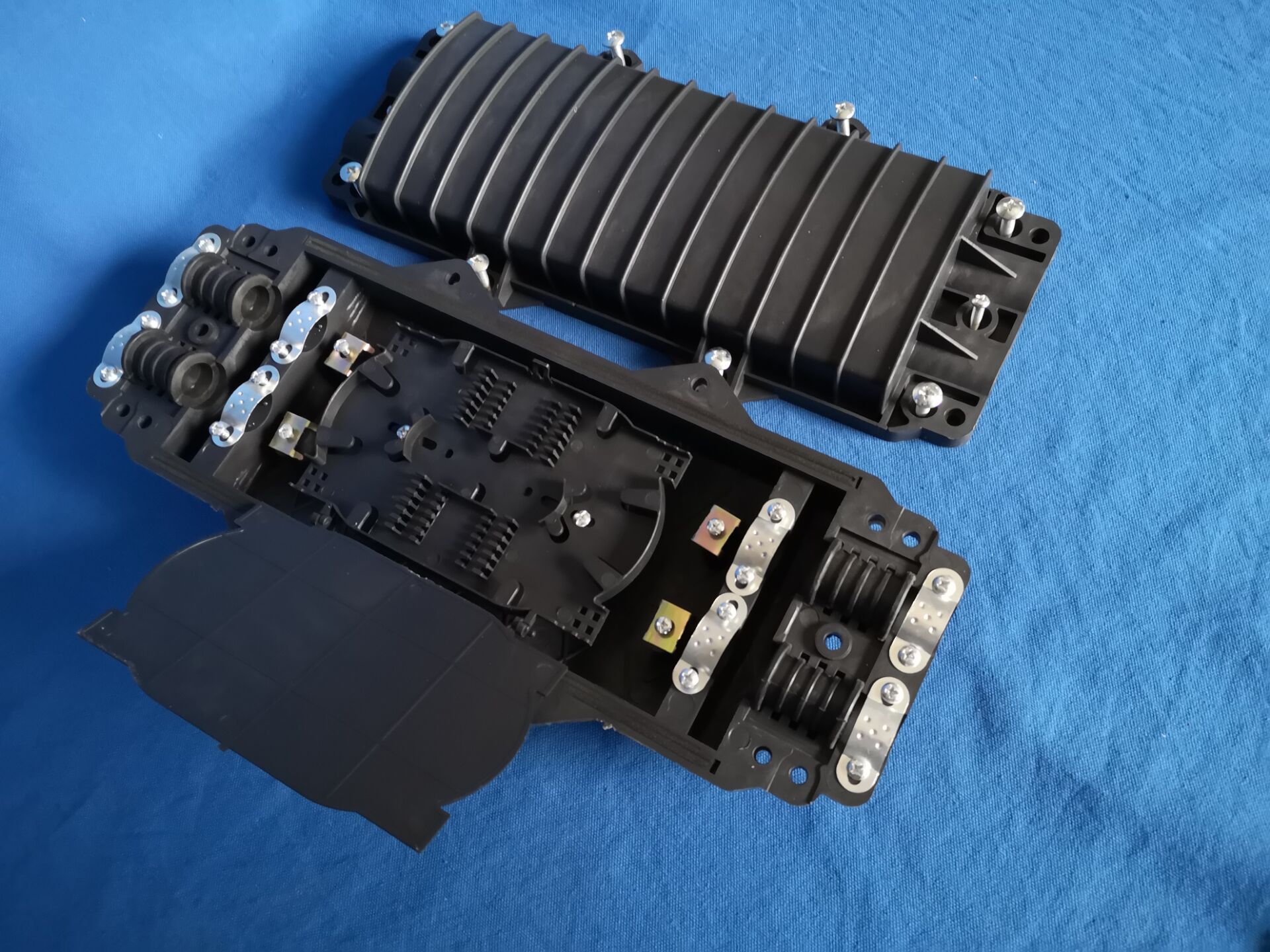 供应大d款光缆继续包 卧式二进二出光缆接头盒 24芯光纤炮铜