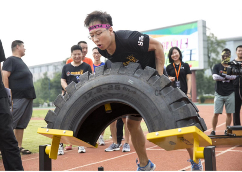 半月大型翻转轮胎力量训练器 械翻滚180度轮胎健身房专用轮胎器械