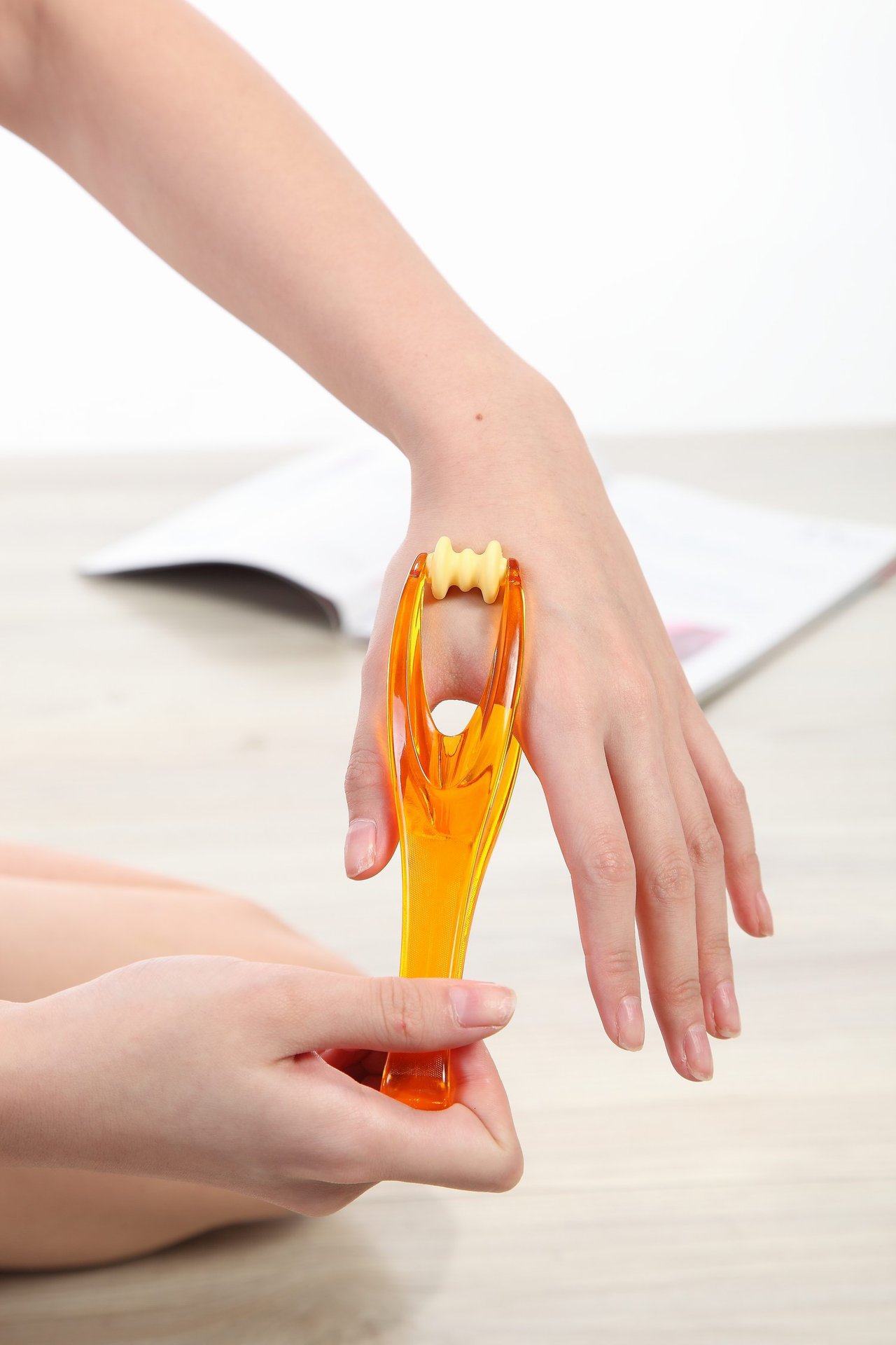 达贺7558 手指按摩器 迷你手动按摩器 滚轮按摩仪 礼品批发