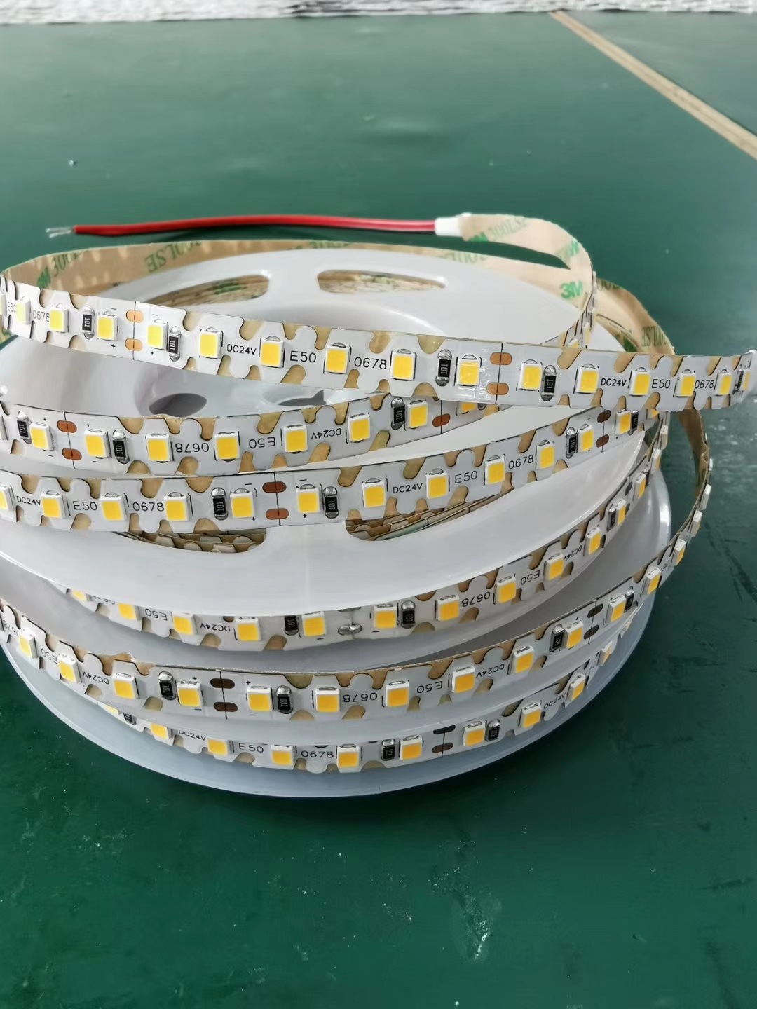 定制有机玻璃s型2835灯带 迷你吸塑字120灯粉红防水蛇型灯带