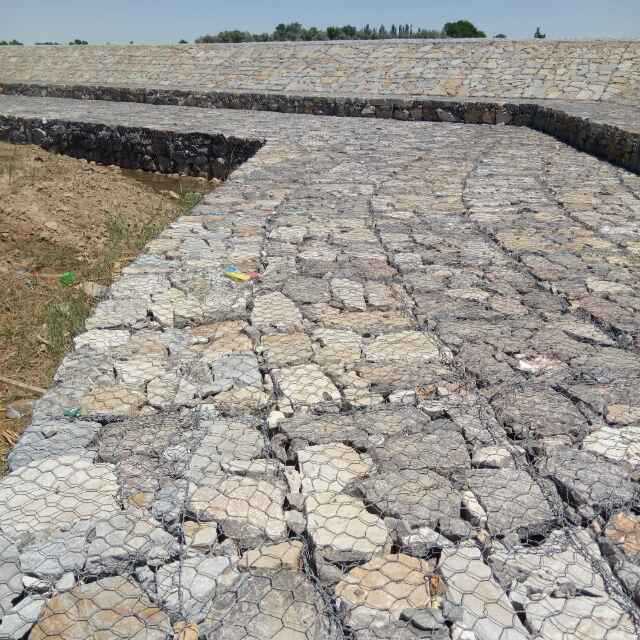 热销热镀锌铁丝护脚雷诺护垫联企供应拧花编织雷诺护垫价格低