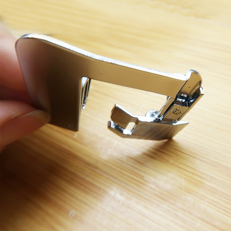 家用电动缝纫机 包边器压脚5-20mm 可自由调节滚边小型包边筒