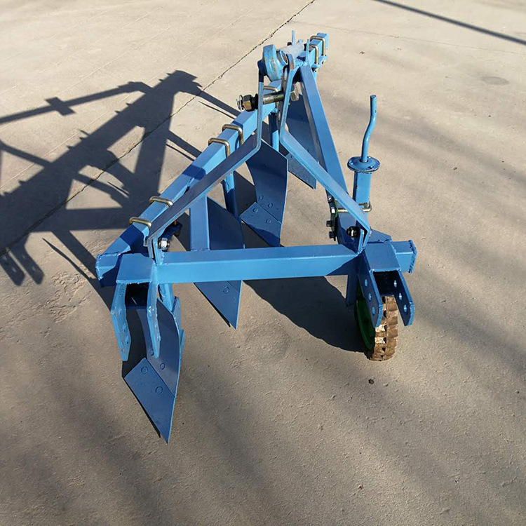 小型四轮车带步犁 平犁 镜面犁铧式旋耕犁