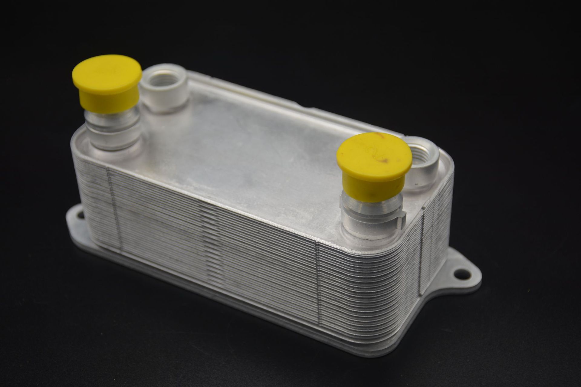 发动机机油散热器冷却器油冷器995002300