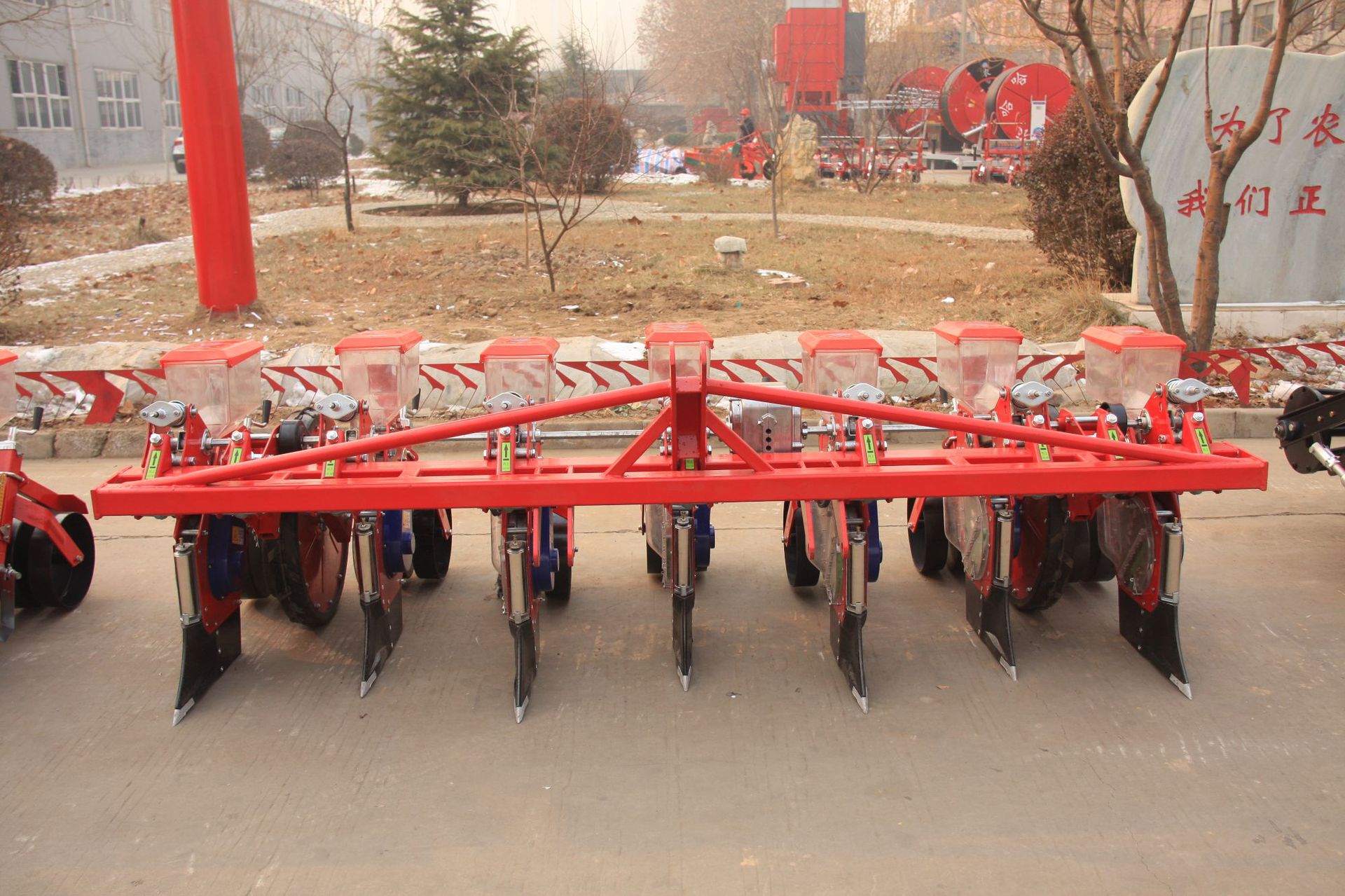 农哈哈工厂发货7行大豆播种机