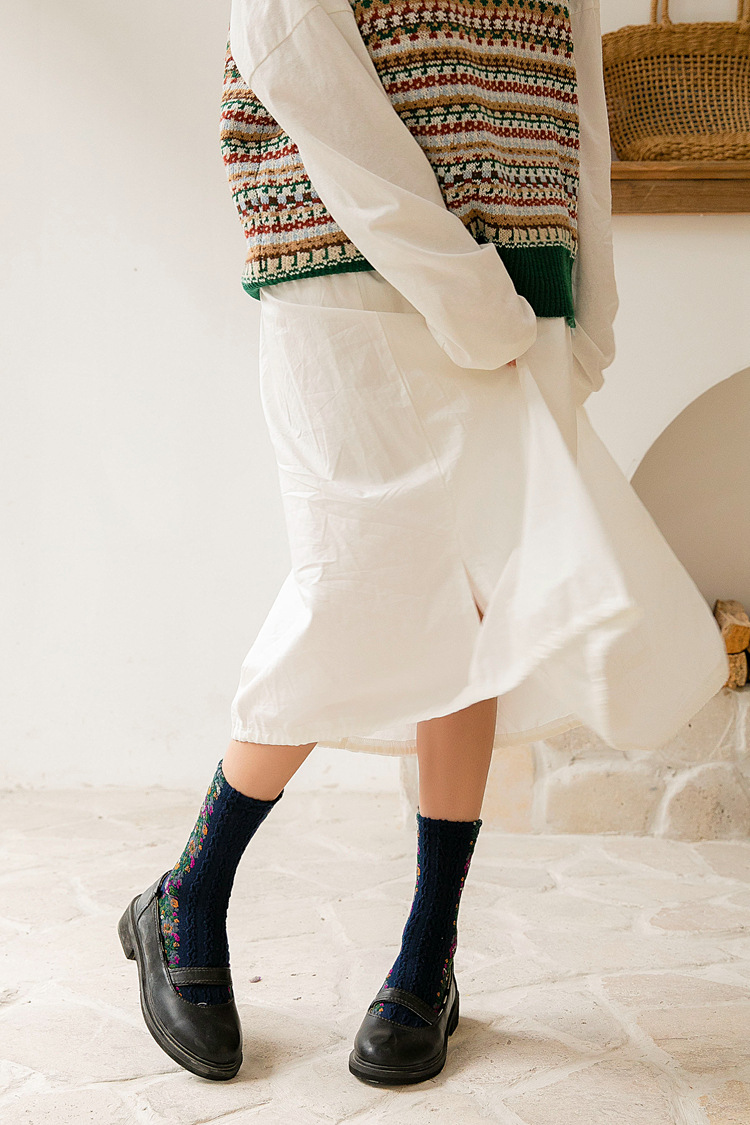 秋冬新品全棉麻花纹提花女袜日系复古小碎花中筒袜个性堆堆袜子女