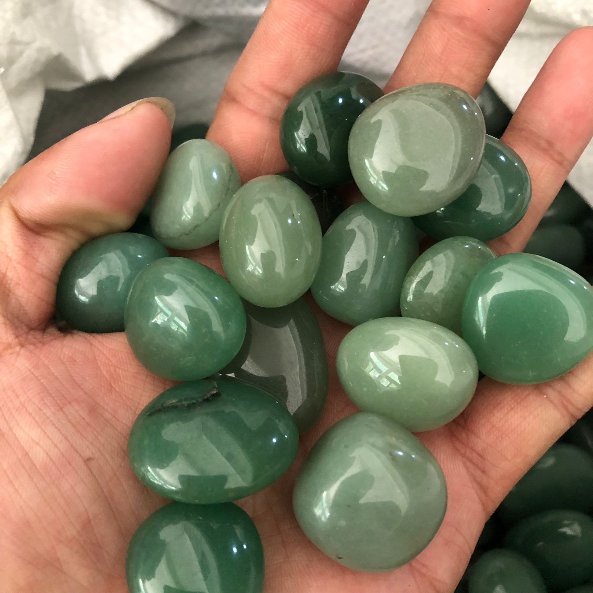 天然东陵玉水晶圆鼓鼓碎石原石抛光石厂家批发 水晶碎石 香薰石