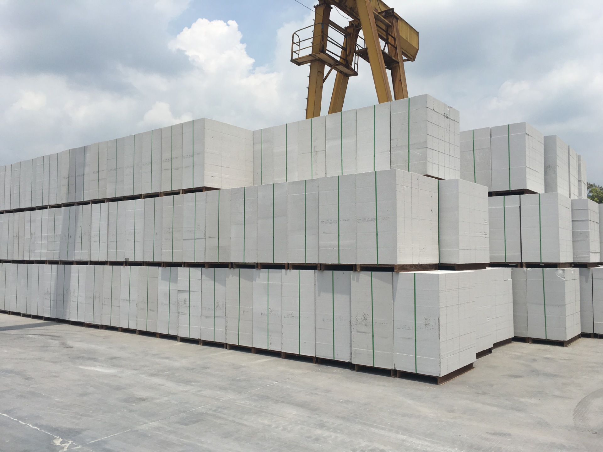 轻质砖佛山厂家直供10分蒸压轻质砖厂房酒店隔墙砖厂价销售