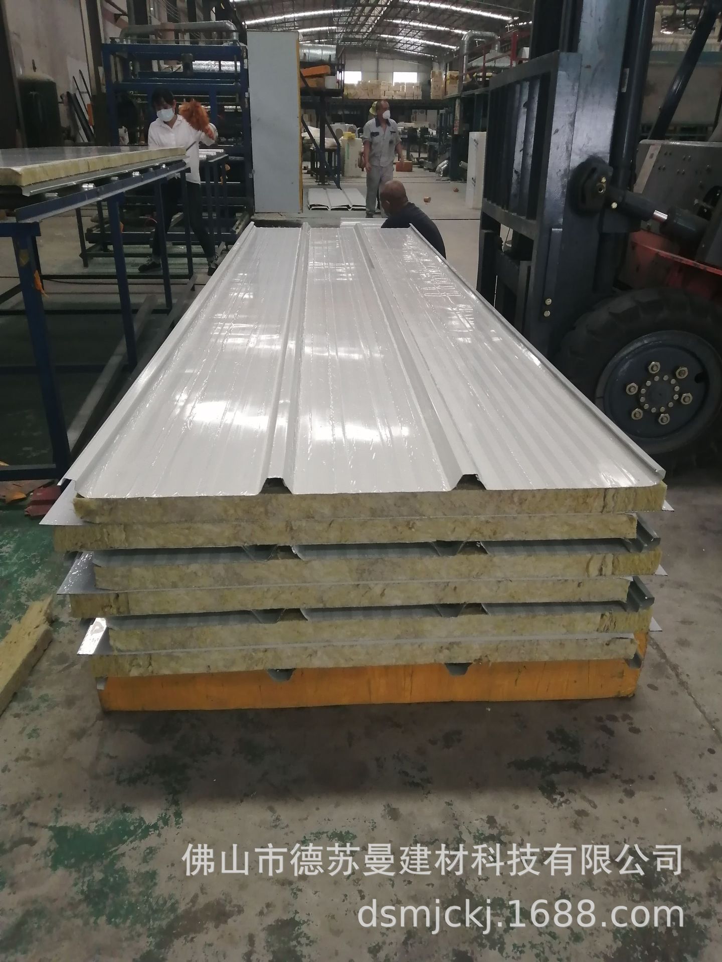 广东厂家生产 复合瓦楞岩棉夹芯板 屋面彩钢岩棉瓦 岩棉彩钢瓦